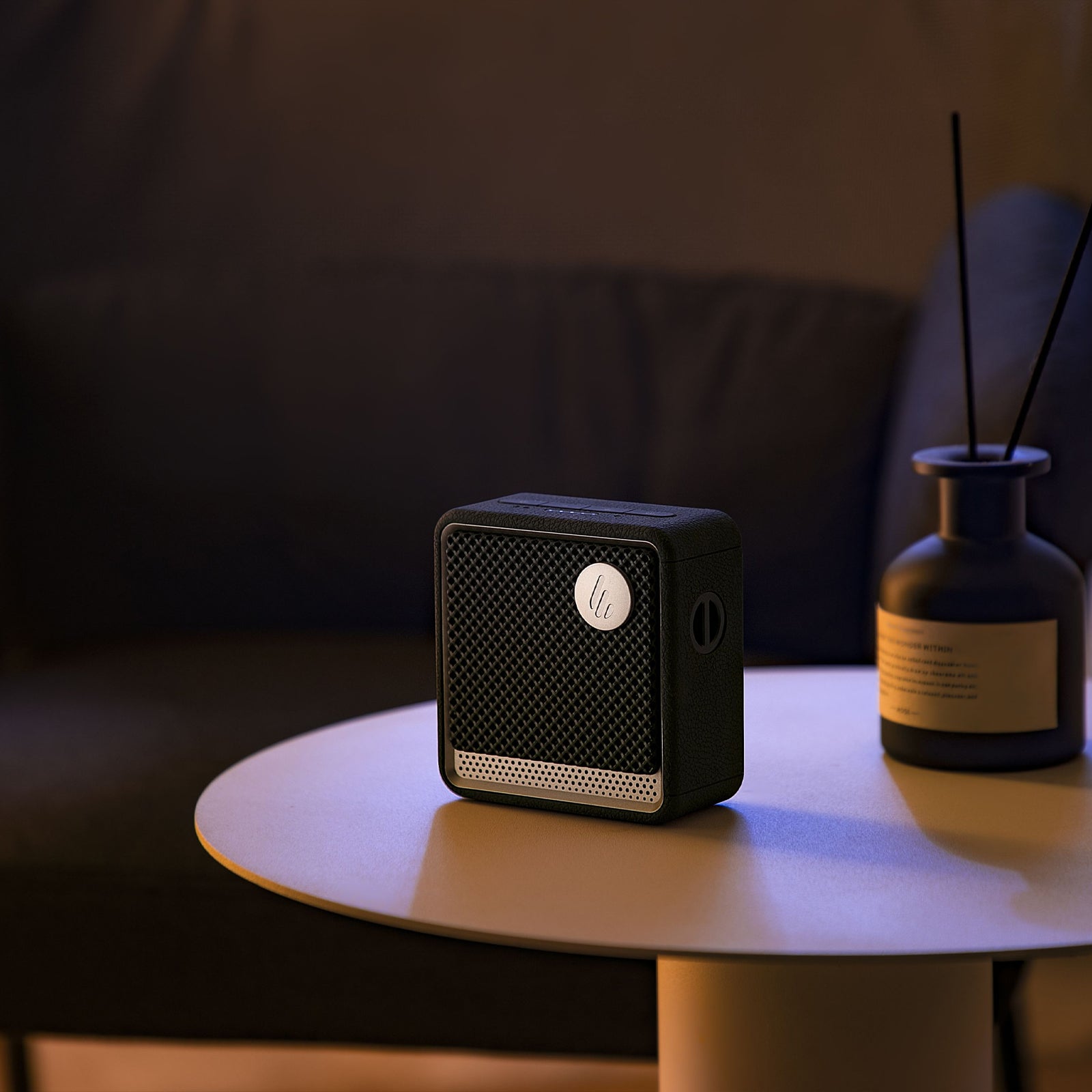Edifier ES20 Portable Bluetooth Speaker with IP67 Waterproof & Dustproof, 15 Hours Playtime, Wireless Connectivity for Home Office Outdoor