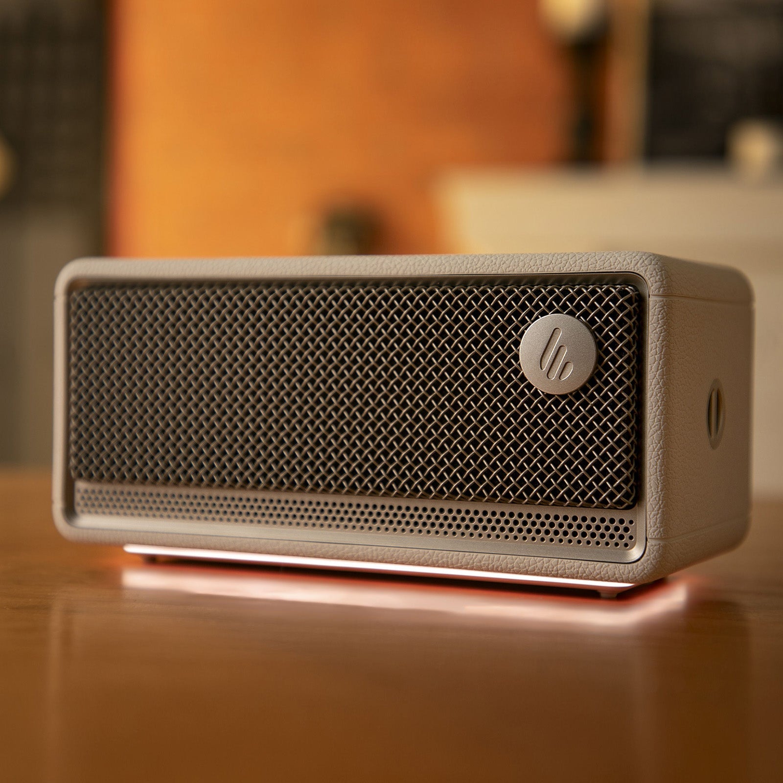 Enceinte Bluetooth Edifier, portable avec jumelage stéréo, étanche à la poussière et à l'eau IP66, autonomie de 9h, BT5.4, 34W RMS, connexion double appareil, lumière d'ambiance pour la maison, les fêtes, l'extérieur, la plage