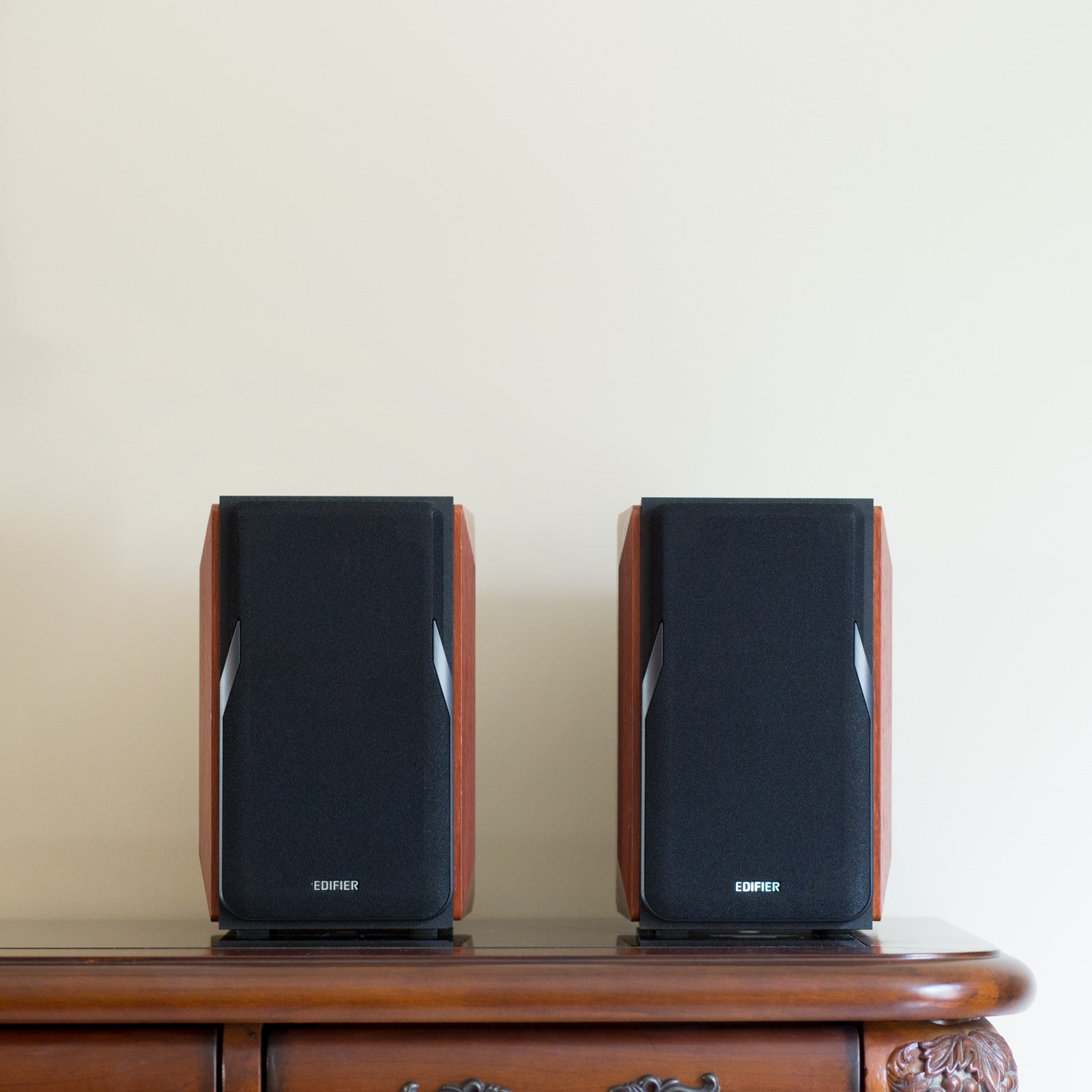 Edifier P17 Passive Bookshelf Speakers - 2-way Speakers with Built-in Wall-Mount Bracket - Perfect for 5.1, 7.1 or 11.1 side / rear surround setup - Pair - Needs amplifier or receiver to operate